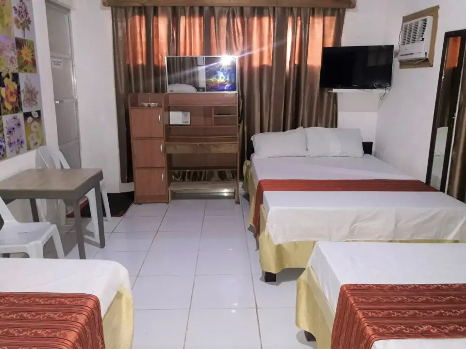 Sidewalkers Pension House, photo 9 of 14