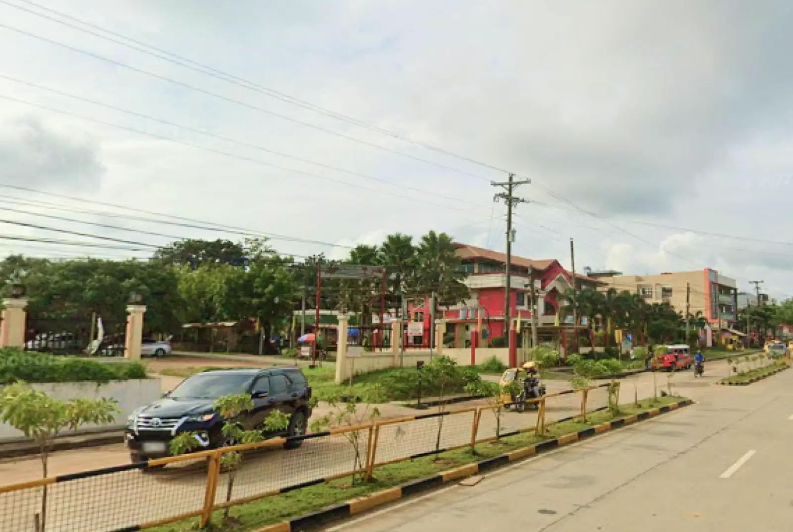Road beside the Guimaras Provincial Capitol